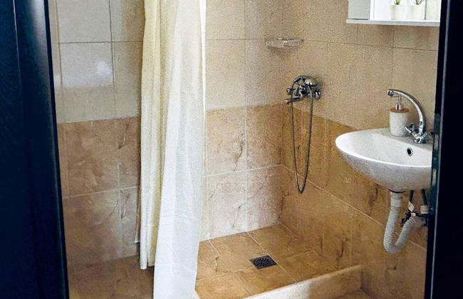 A & A Apartments 2 - Photo 35