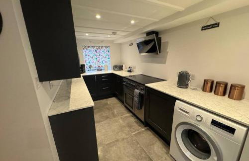 3 Double Bed Character Cottage in Quiet Hamlet - Photo 26