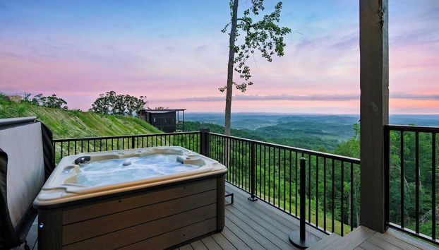 Grand Vista Retreat Luxury Group Retreat w/ Indoor Pool, Arcade & 56-mile Views - Foto 3, Interior