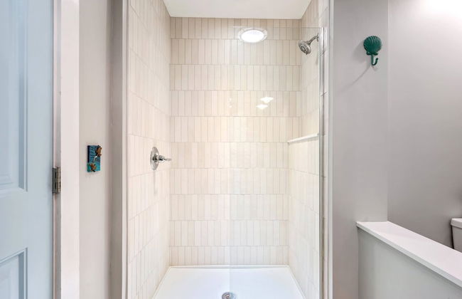 Beachwood Getaway Sleeps 10! - Photo 30