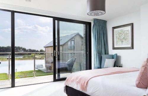 Lakeside property with spa access on a nature reserve Kirrin Barn BV26 - Photo 11