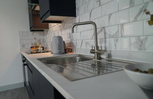 Modern 2 Bed Apartment, Desborough, Kettering, Sleeps 5, Free Parking, WIFI, Ideal for Contractors, Professionals, Families and Relocations - Photo 23