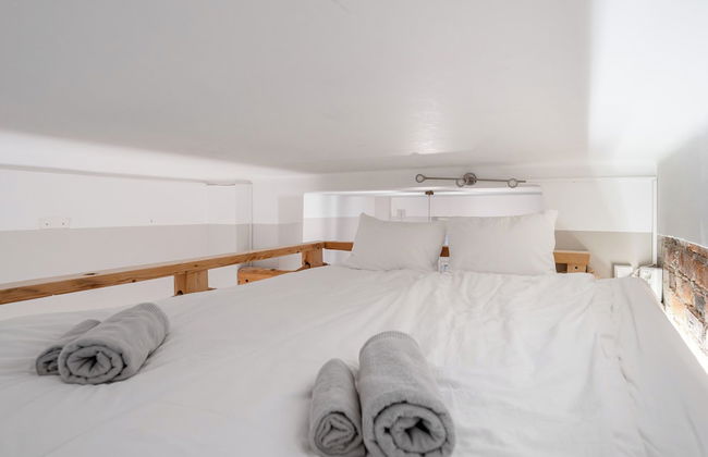 Historical Apartment in Tampere Downtown with Free Parking - Photo 5