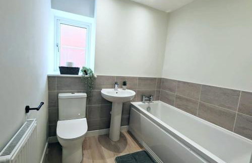 3-Bed, Sleeps 6, 3 Bath, Parking, WiFi - Foto 9