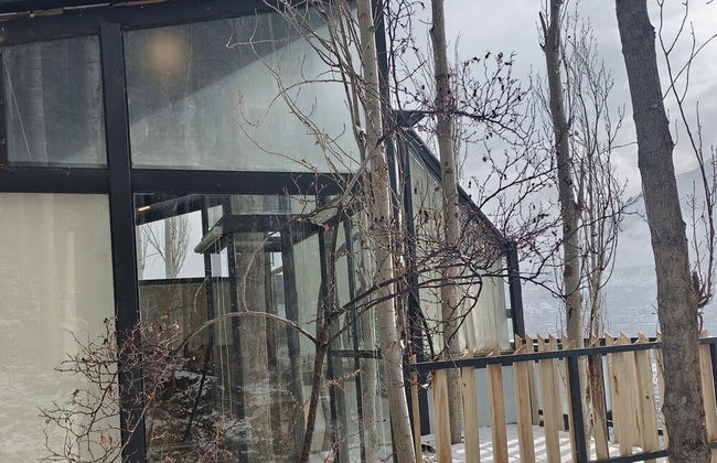 Stunning Cliff-edge 2-bedroom Chalet in Karimabad - Photo 21