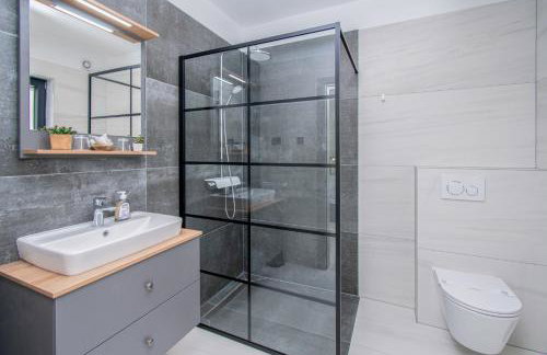 Villa Vala with a large yard near Pula - by Istrabook - Foto 35