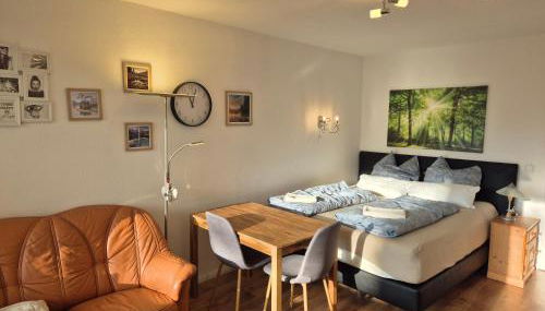 NaturBlick am Rothaarsteig neue moderne Ferienwohnung mit 2 Badezimmern 2 Küchen inklusive Highspeed Internet Flatrate 2x XXL Boxspringbett 2x Terrassen und 2x PKW Parkplätze 10 Minuten bis Willingen Ideal für Touristen und Geschäftsleute mit MWStRechnung - Foto 2