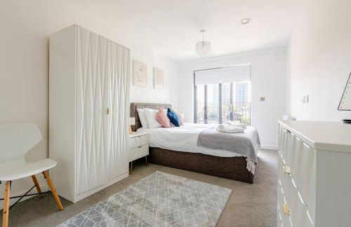 Lets Stay SA Manchester I 2Bed 2Bath l Waterfront l Private Balcony I Relaxing Retreat I Great Location - Foto 2