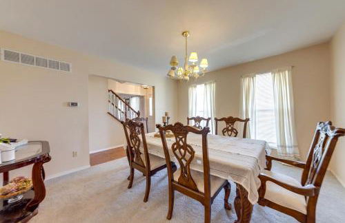 Families Welcome! Spacious OFallon Home with Yard - Foto 9