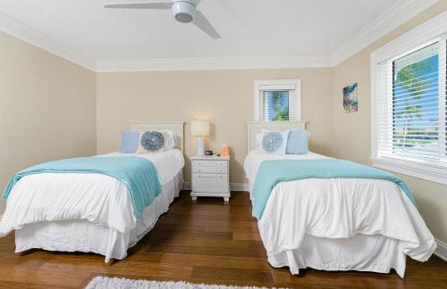 Villa Hibiscus-Waterfront-Free Heated Pool-Dock-Bikes-Other Amenities - Photo 27