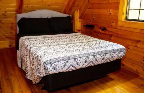 Cabin in the Woods - Hot Tub, Fire Pit, BBQ - Foto 34