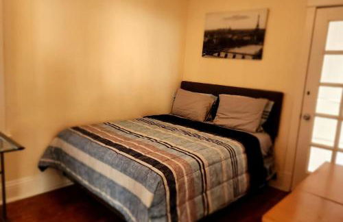 Cozy 1 Bed by the Lake park - Foto 12