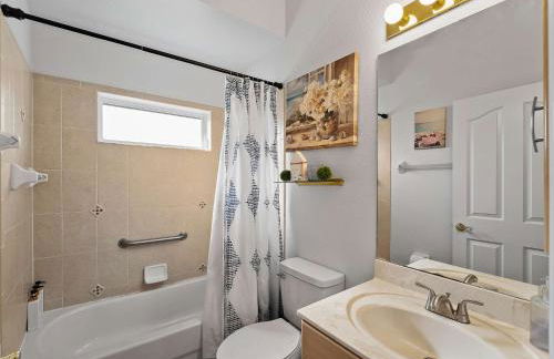 Tranquil & Spacious Family Retreat Swimming Pool - Foto 28