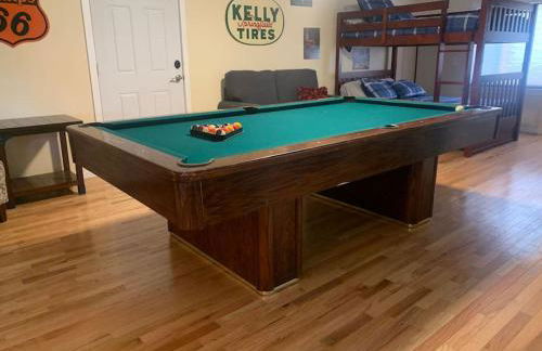 Centrally Located Redmond Retreat with Pool Table - Foto 14