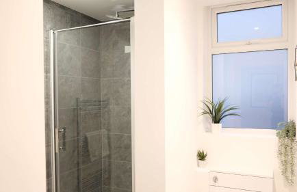 Lovely 2 Bed Apartment w Garden near Northampton - Photo 42