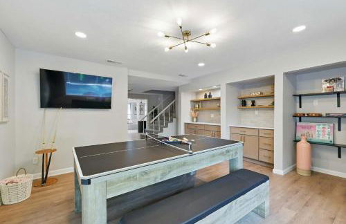 Spacious 5BR Getaway with Pool - Foto 20