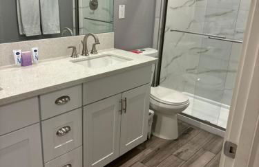 PHX Airport 9BR, 7BA, BBQ, events and pets Allowed - Photo 10