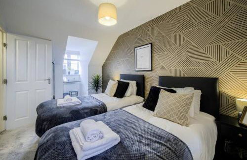 3 BedRoom house, Sleeps 6 with Full Kitchen, Garden and Free Parking - FREE Wi-Fi near Milton Keynes Bowl - Foto 20