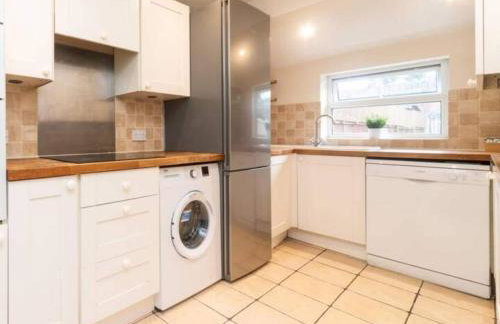 Charming Period Home near Surbiton with Garden - Foto 17