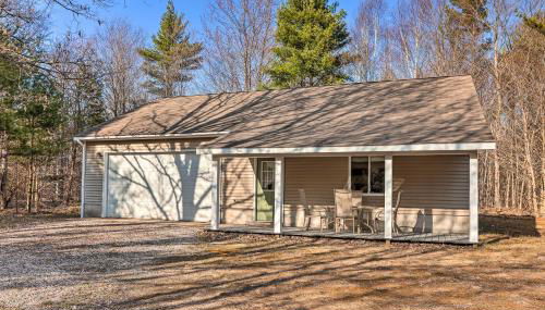 Secluded Bear Lake Getaway with Fire Pit and Porch! - Foto 3