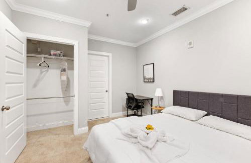 Lavish 1BR with Pool & Gym Access - Foto 26