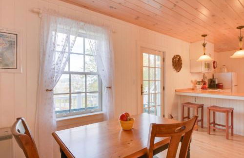 Beachfront Brooklin Studio with Private Balcony! - Photo 10