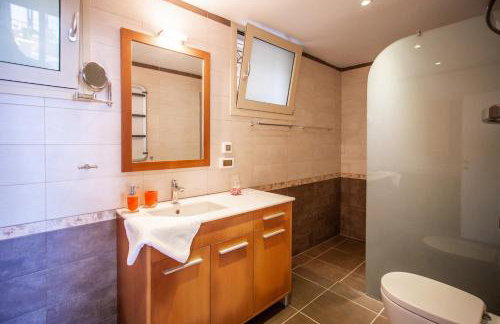 Luxury Beachfront Villa Margarita with Private Beach, Pool & Jacuzzi in Zakynthos - Foto 24