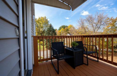 12BCozy 3BR Apartment with Koi Pond in Worcester - Foto 69