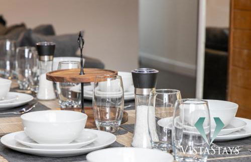 Spacious 5BDR House By Vista Stays Short Lets & Serviced Accommodation Manchester With Free WiFi, Parking & Netflix - Foto 8