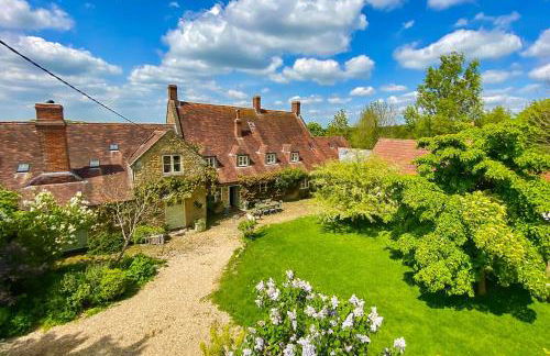 Seymour House - Photo 1