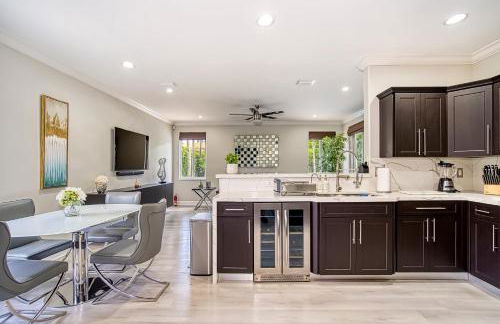 Luxury Tropical Living , 4BR w Backyard Pool Oasis - Foto 11