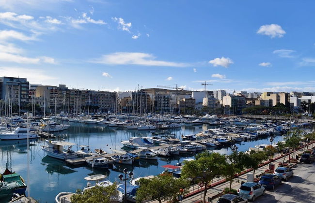 Bright and Central 2 Bedroom With Harbour View - Foto 1