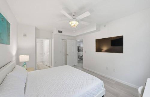 Stylish City Place WPB Escape King Bed and Den - Foto 18