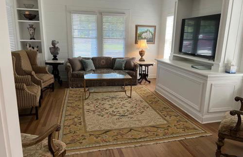 Aunt Beas House - Photo 1