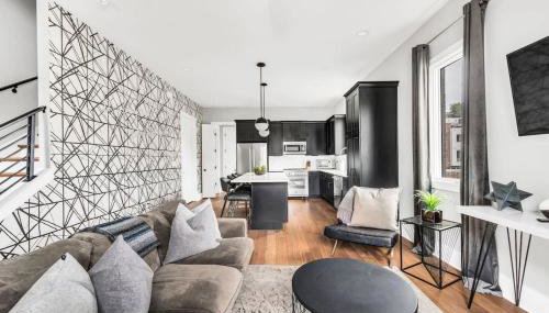 Luxury and Spacious Home with Private Garage and Fire Pit - Foto 4