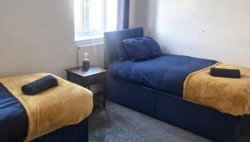 Spacious 3BR Home, 2 Bathrooms, Parking, Rushden - Foto 1