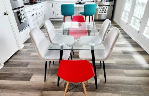 Newly remodeled 5BR 3BA w/pool 16 ppl - Photo 21