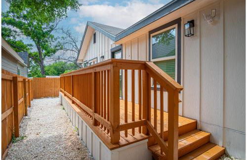 Spacious Delightful 4 BR/ 3 BA Close to Downtown - Foto 78