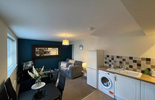 Large Apartments next to East Midlands Airport with Free Gated Parking! - Photo 41