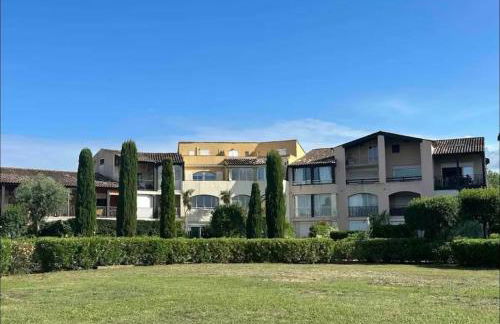 Proche St Tropez refait à neuf bord de plage et piscine - Foto 29