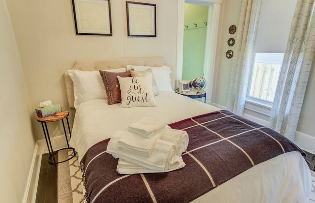 1893 Classic 4 Blocks From Great Dining & Shops - Photo 7