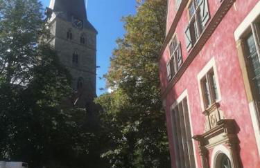 Flair Apartments 'FACHWERK & FLAIR' - Altstadt-Apartment 78 qm für Urlaub oder Geschäftsreise, Innenstadtlage, ruhig, modern, 900 m Bahnhof, 24 Std Check-in, WLAN, Streaming, Küche, Regendusche, 2 x Doppelbett, direkt am neuen Markt in der Altstadt - Foto 35