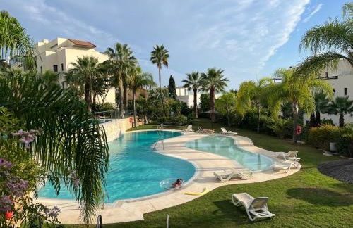 Amazing Two Bedroom Apartment in Los Flamingos, Marbella - Photo 8