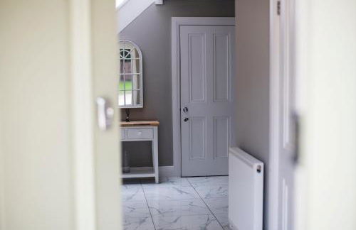 Large Country House with Hot Tub, Pool Table, and Log Burner - Photo 79