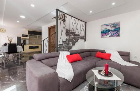 3 Bedroom Awesome Home In Jurdani - Foto 14