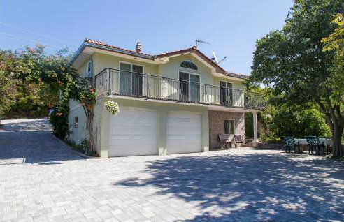 Gorgeous Apartment In Kucice With Wifi - Photo 1