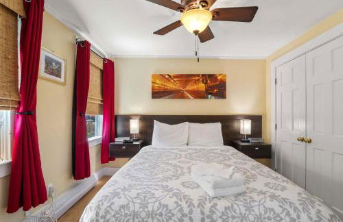 Steps to Commercial St Walk to Beach - Foto 10