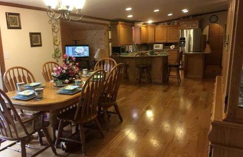 Lake Hamilton Cabin Retreat for Twelve in the Ouachita Mountains, Arkansas - Foto 9