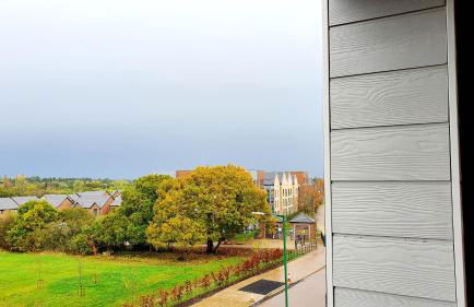 Balcony View Apt Free Parking Sleeps 5 - Foto 12