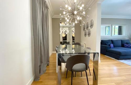 Spacious Elegant on Avenue Diagonal By MyRentalHost - Photo 36